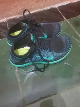 Sepatu nike biru hitam ori size 36