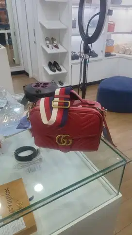 Prelove Gucci marmont red top handel 1