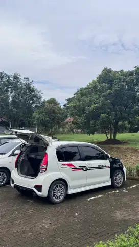 SIRION 2012 HATCHBACK