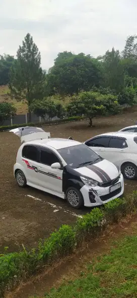 DAIHATSU SIRION M/T 2012 PUTIH