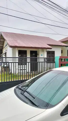 Disewakan rumah lokasi strategis