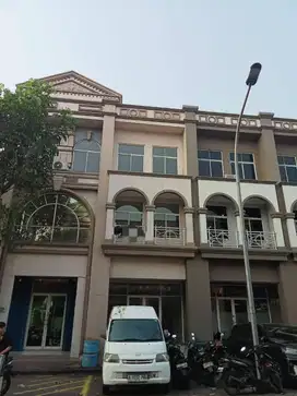 Disewakan Ruko siap pakai di Grand Galaxy cocok untuk kantor