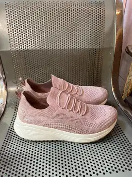 PRELOVED SEPATU SKECHERS 100% ORI