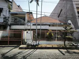 HITUNG TANAH rumah Manyar Tirtoasri dekat gereja dan Sekolah Petra