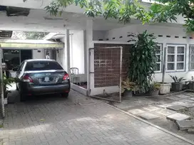 Dijual Rumah Tengah Kota Surabaya Strategis Di Raya Karang Menjangan