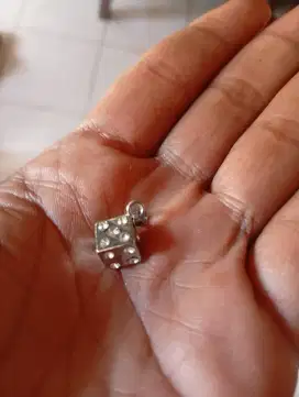 Liontin mata kalung dadu monel