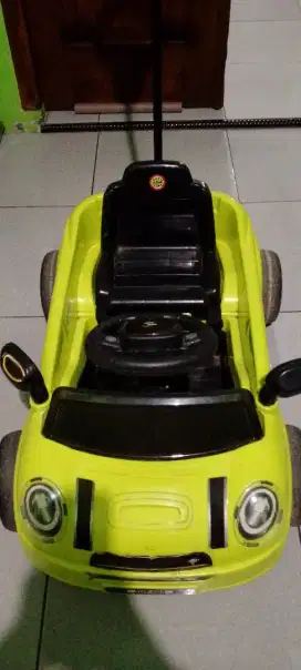 Mobil dorong anak manual