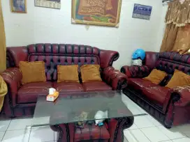 Di jual sofa 3 set berikut meja kaca