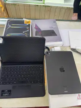 (ibox) ipad pro M4 11 256 celuler+wifi grs on july2026 free keybord