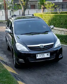 Toyota kijang Innova g matic 2010 hitam