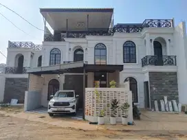 Rumah 2,5 lantai mewah fasilitas lengkap akses toll cibubur