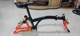 Frame United Trifold