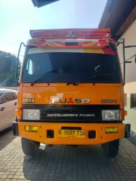 Dump truck Mitsubishi Fuso tahun 2017