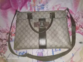 Jual Tas Selempang Wanita Bekas