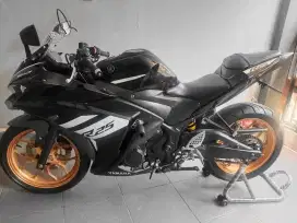Motor Yamaha R25 250cc