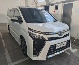 KM50rb Voxy 2.0 AT 2019