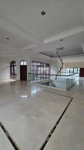 DIJUAL BANGUNAN KOMERSIAL PUSAT KOTA SURABAYA DEKAT KE RAYA DARMO