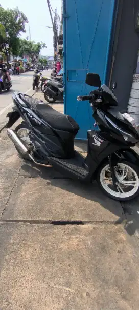 Vario LED black 125 thn 2017 KM rendah