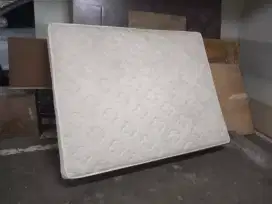 Kasur spring bed UK 200*140 mulus siap di tidur kan