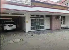 COCOK UNTUK KOS ELITE, RUMAH TENGAH KOTA  DI Jl TAMAN BERINGIN