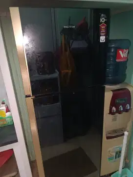 Dijual kulkas 2 pintu Polytron inverter