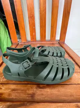 menjual sendal melissa no minus