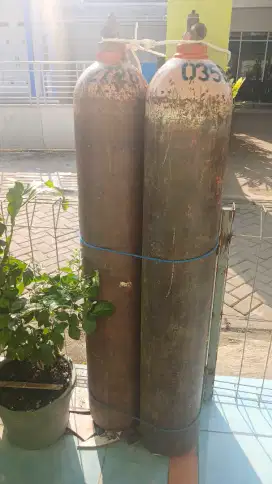 Dijual 2 Tabung oksigen ukuran besar.