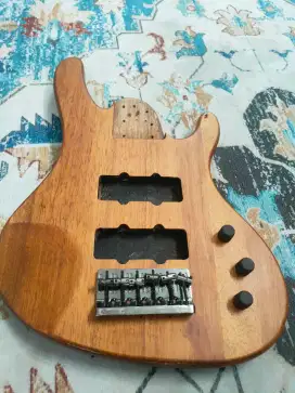 Body bass 6 string plus semuanya murah aja,,150rb