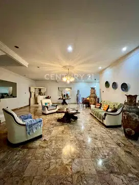 Rumah Vintage 2 Lantai Lokasi Strategis Di Kelapa Gading S8808