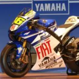Diecast 1:18 Yamaha M1 2007.