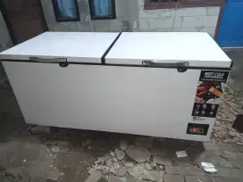 Freezer bok merek Gea kapasitas 900 litet