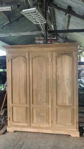 LEMARI PAKAIAN KAYU JATI LAWAS 3 PINTU - MODEL KLASIK NATURAL