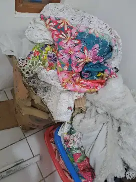 Taplak meja dan gordyn