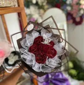 Bucket bunga pita satin