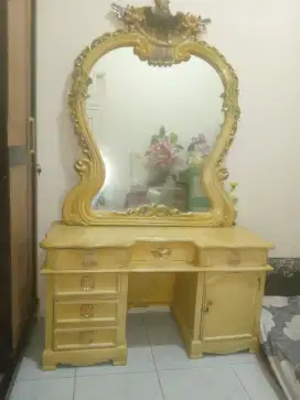 meja rias antik bekas