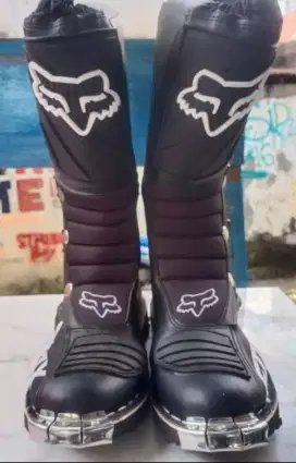 Sepatu motor trail fox