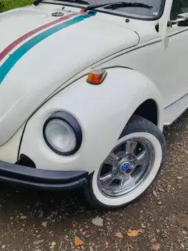 VW Beetle 1303 ,1974 putih restomod