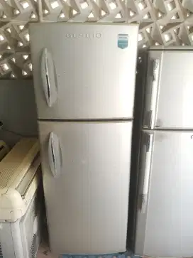 Kulkas 2 Pintu Dingin Murah