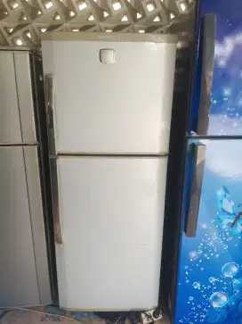 Kulkas 2 Pintu Dingin Murah
