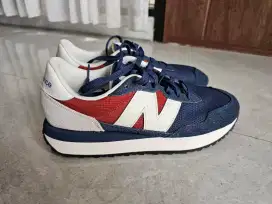 Sepatu New Balance 237 size 43
