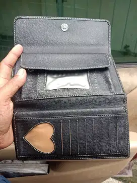 Di jual barang kesenangan baru dan original yg minat aja bisa cod