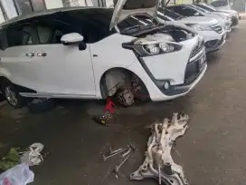 Specialis perbaikan kaki kaki mobil.
