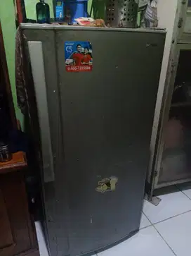 Kulkas Sharp 1 pintu masih bagus
