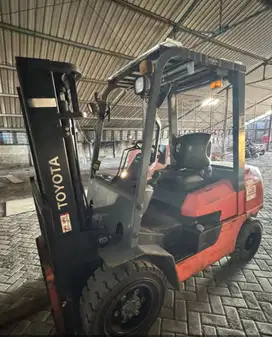 DIJUAL FORKLIFT TOYOTA 3 TON MAST STD TAHUN 2021 MATIC SIAP KERJA