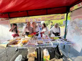 DICARI CEPAT PENJAGA STAND KUE BASAH