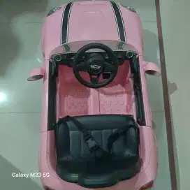 Mainan mobil anak listrik charger