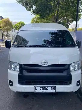 Hiace Commuter 204