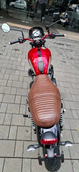 Speed Twin 900 Chrome Edition