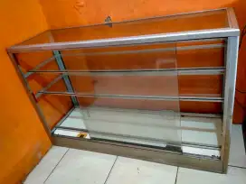 Dijual Etalase Kaca 3 Susun