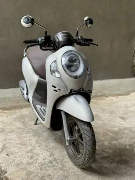 Scoopy putih mulus 2023